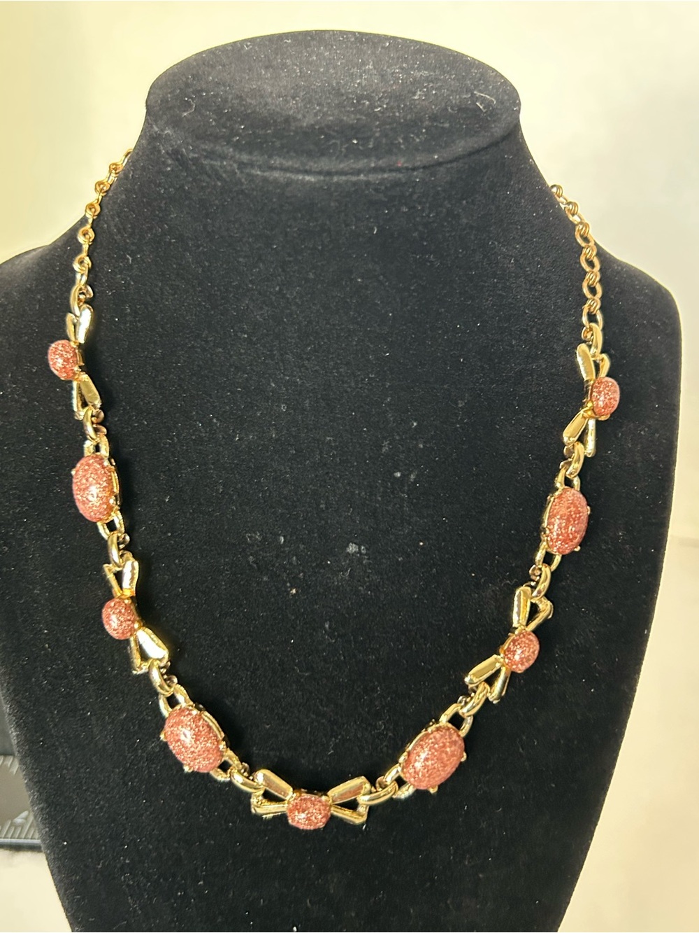 Gold-Tone Necklace with Glittering Rose Gold Cabochons Vintage(5)